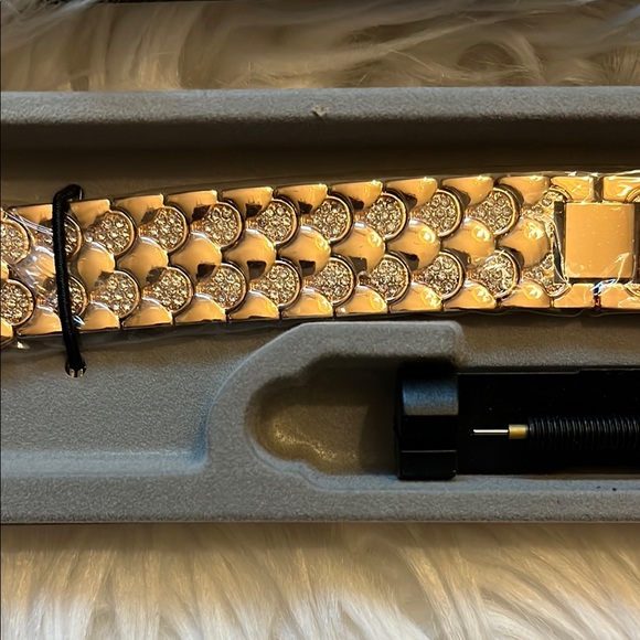 Gold Apple Watch Band - Picture 3 of 3